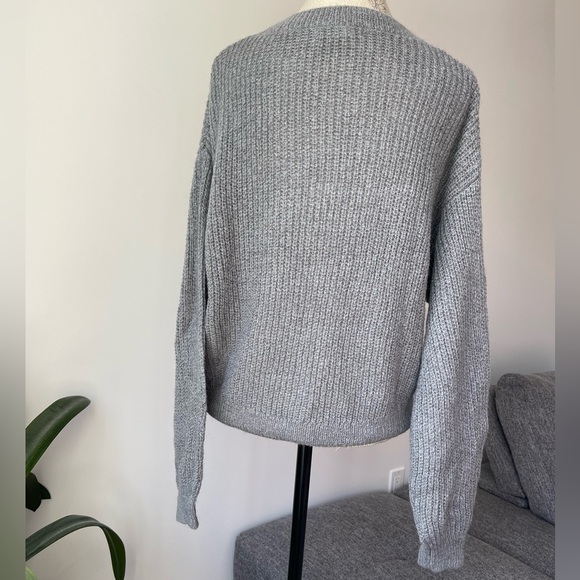 Oversized grey knitted sweater
Size: XS - Picture 4 of 7